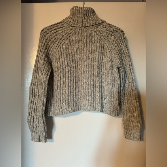 aritzia sweater - Picture 3 of 3